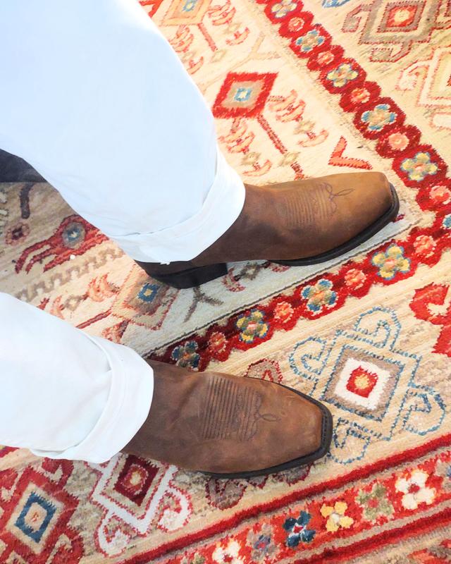 What a 34x34 size looks for a 6'2" person weighing 185 lbs.