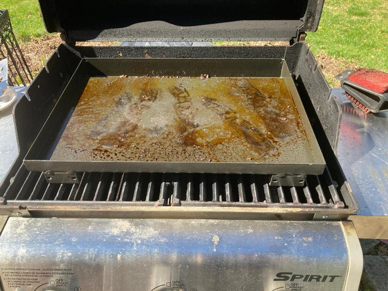 First time using this griddle. Description claims non stick. cooked bacon and hash browns