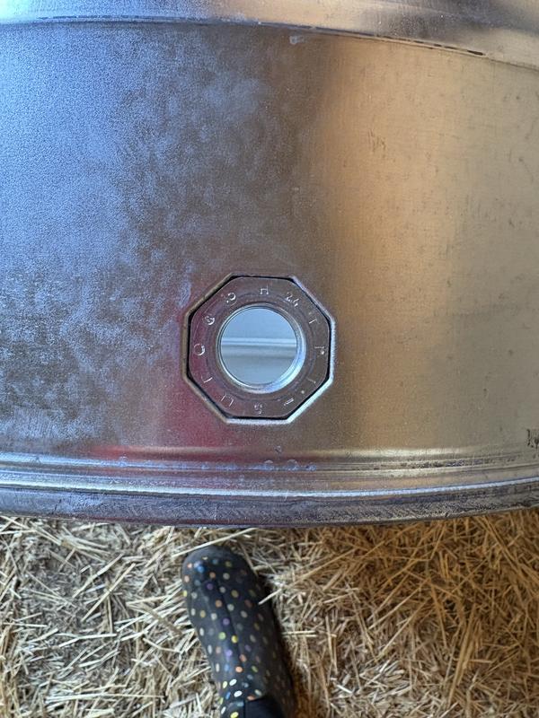 Tank doesn’t hold water when it doesn’t have a drain plug. Poor quality control