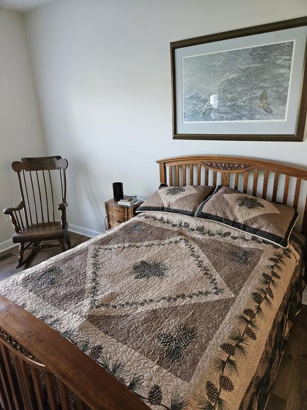 Compliments my antique bed