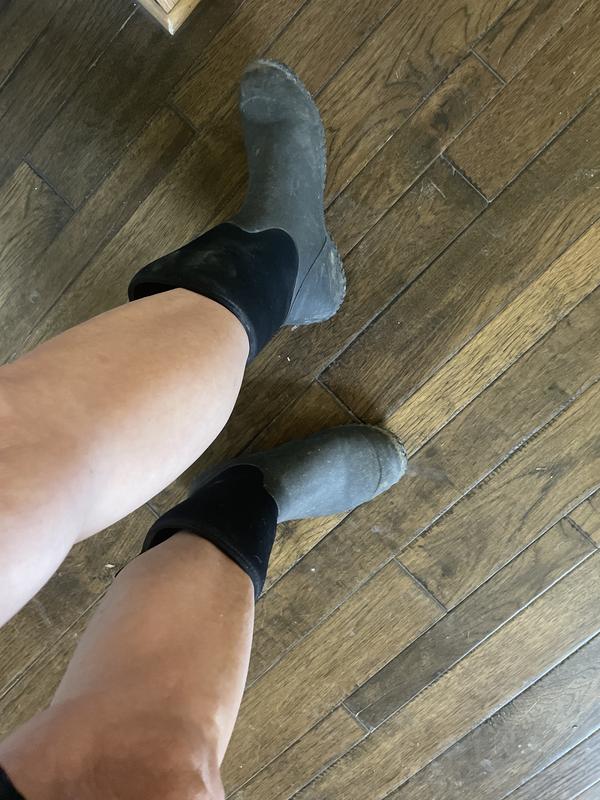 I am a shoe size of 10.5 but the 10’s fit just fine.