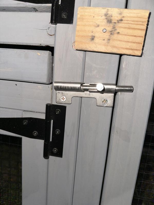 The slid latch is useless!