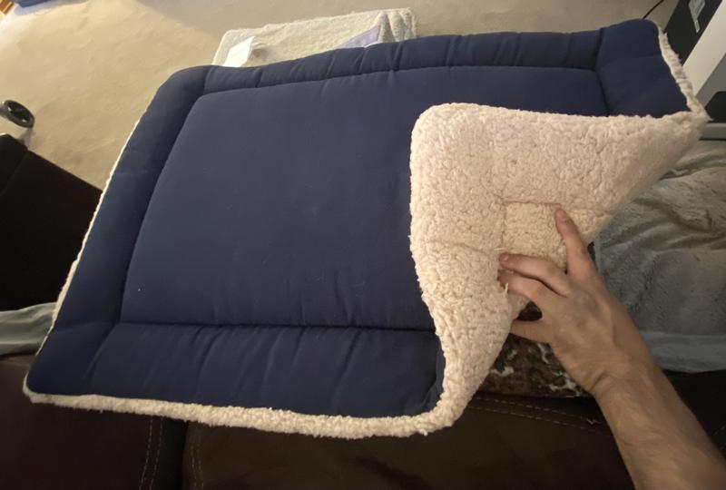 Dark bottom side non slip, Sherpa top.