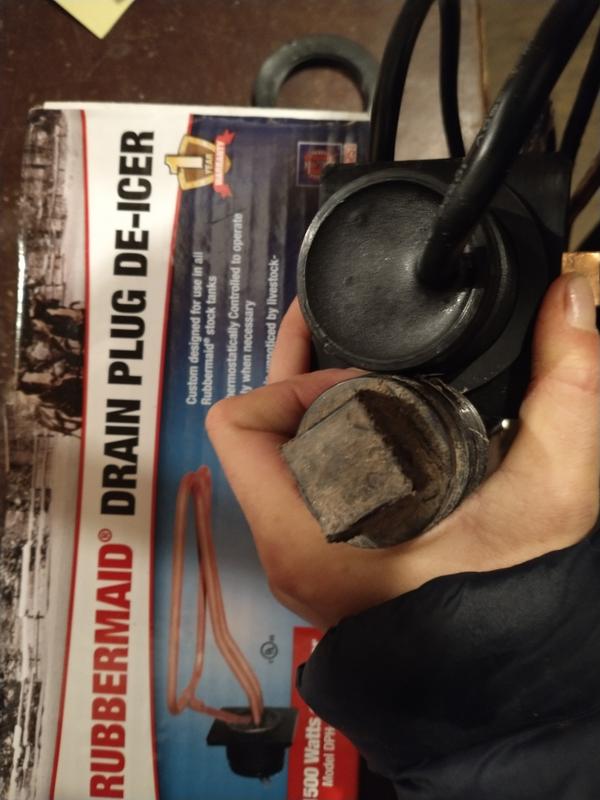 Plug from my tank is clearly much smaller than the plug on the heater. For maximum irony please note the "fits all Rubbermaid tanks" printed on the box with no qualifications.