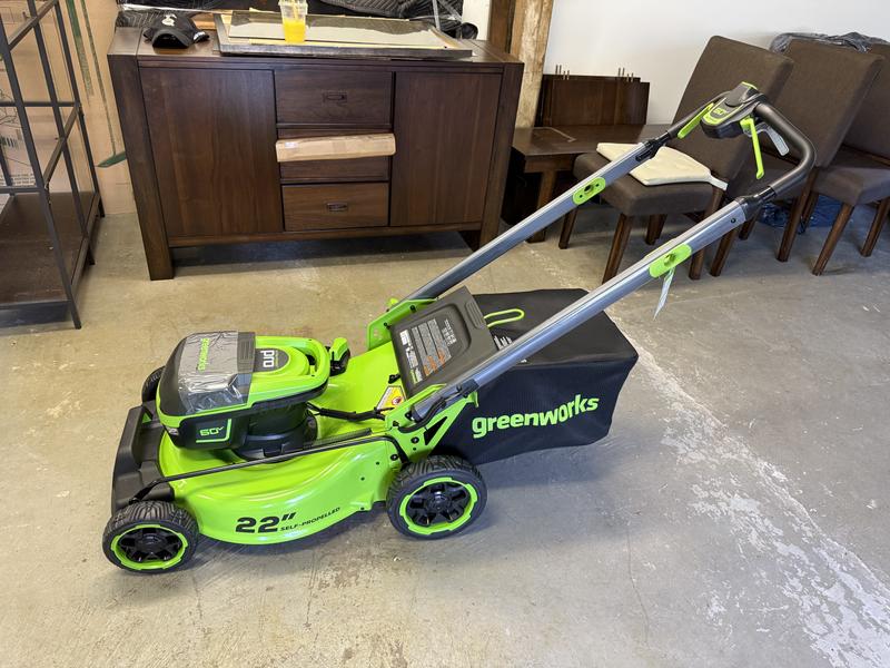 Greenworks Pro 60V 22 in. Brushless Cordless Battery Walk-Behind Self ...