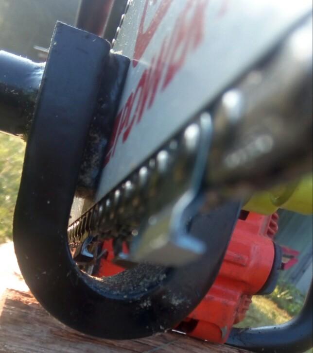 Thin pad allows chain to sit dangerously close to metal. Chain should center.