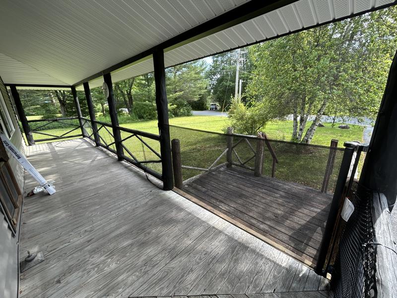 Mesh fence and retractable gate