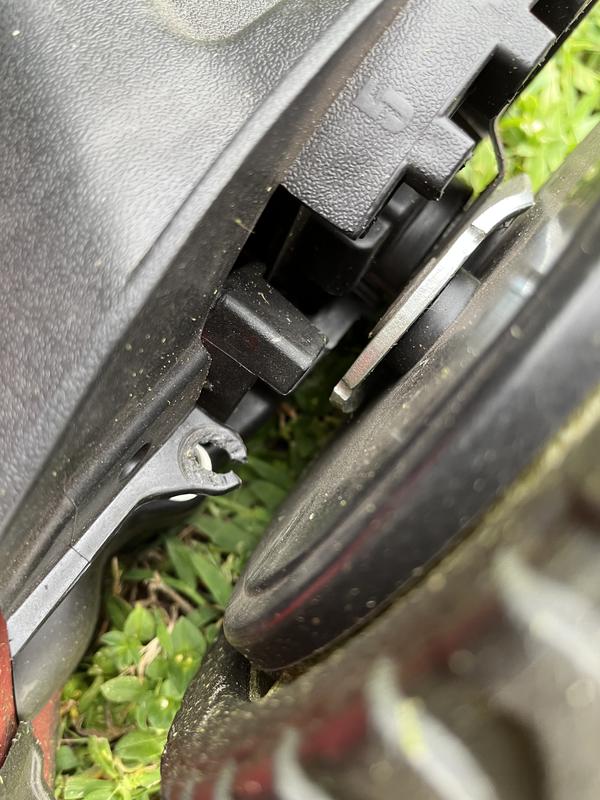 weight of chassis held together by this plastic loop. Wheel falls off now!