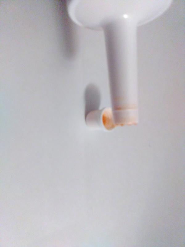 Nozzle already soiled with product under cap