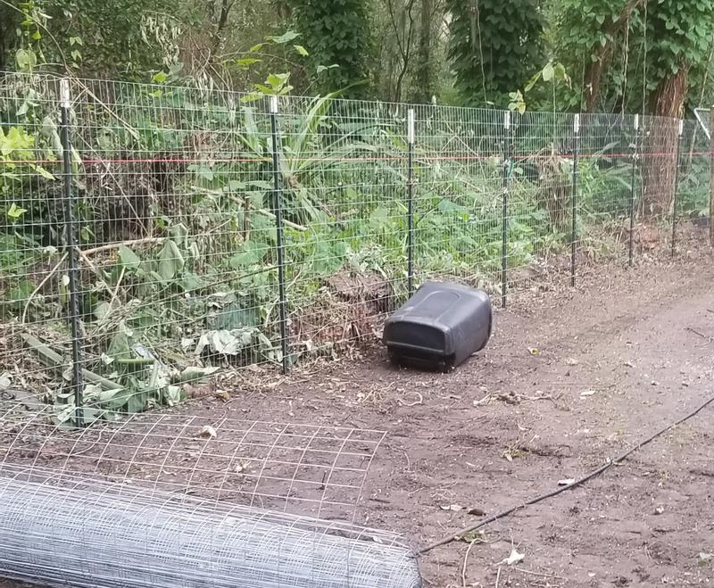 The posts are easy!!!   The tposts are easier then the wood.     Banging posts cuts the time