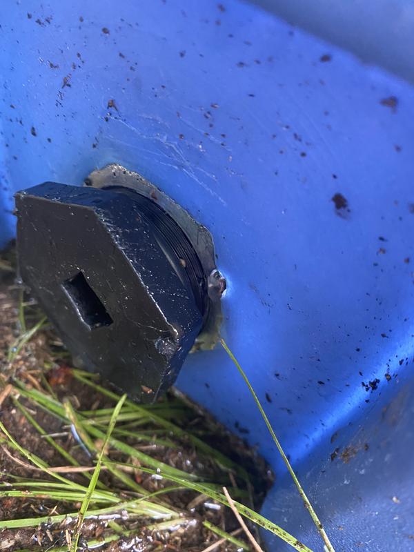 Hole to top right of drain plug. Had to unscrew the plug a bit to fully see it.
