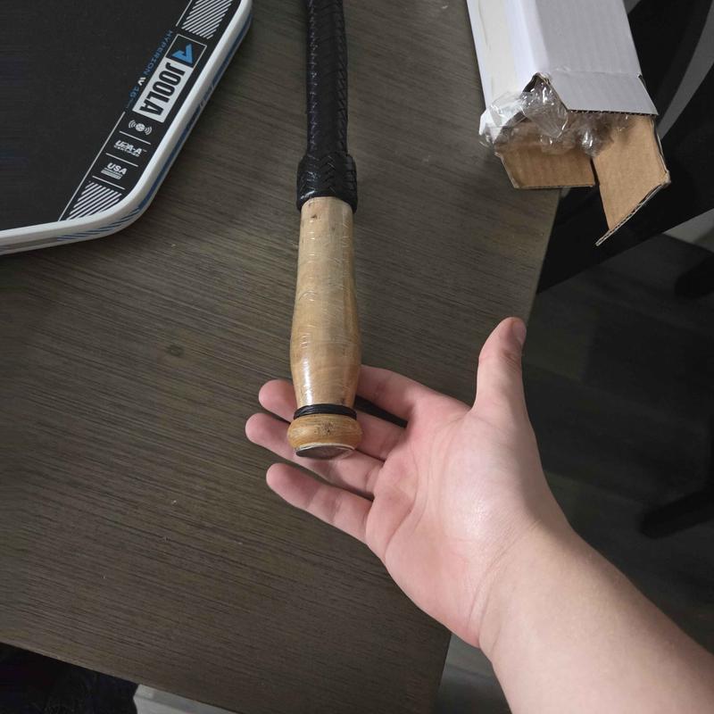 The missing cracker and the different grip