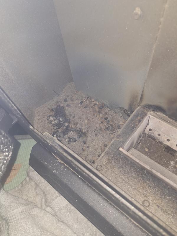 Larger catch basin allows the burn pot to catch more pellets.