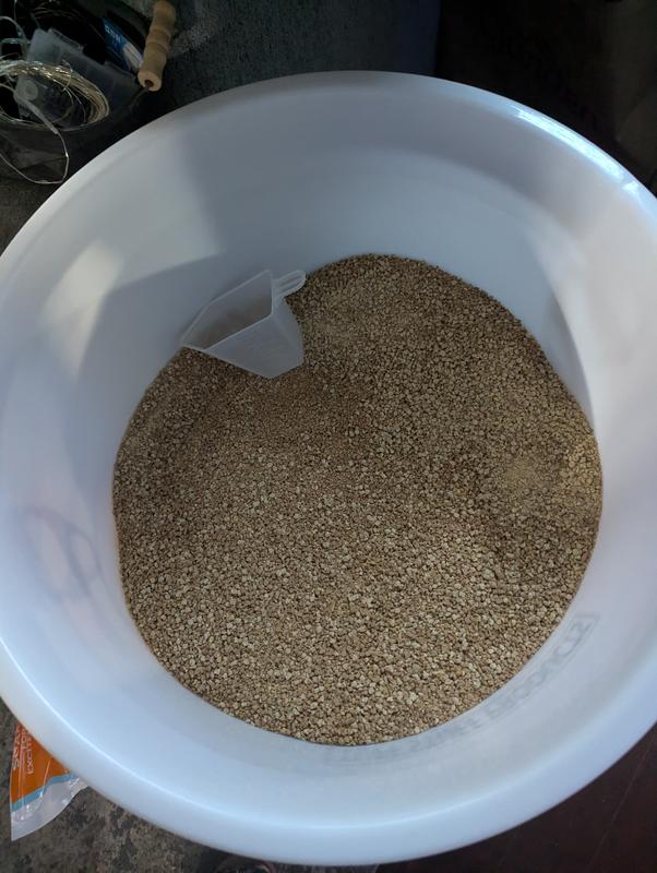 Closed tight and not even full, with 50lbs of feed!!