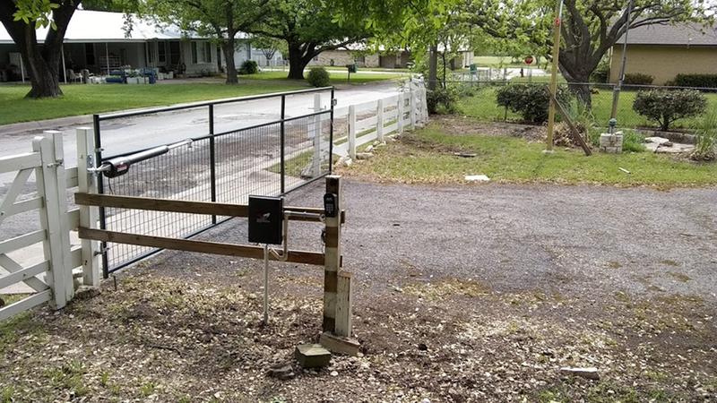 16' CountyLine gate and Mighty Mule MM560