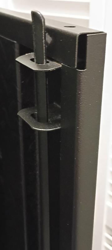 Thin metal post