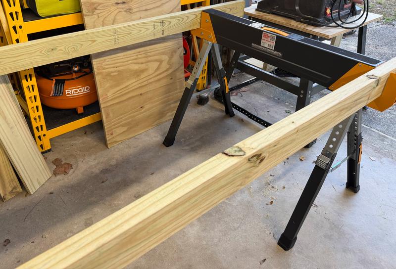 Very easy to adjust the sawhorse legs for height.