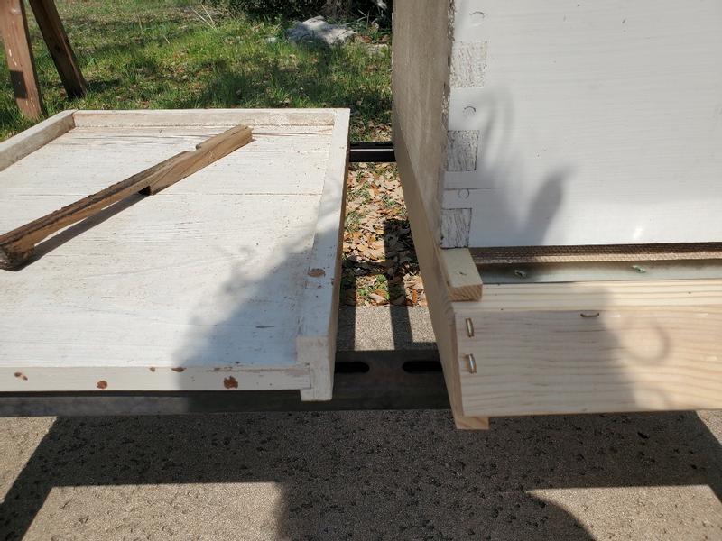 see the difference in frame depth of old bottom board (left) and new board (right)