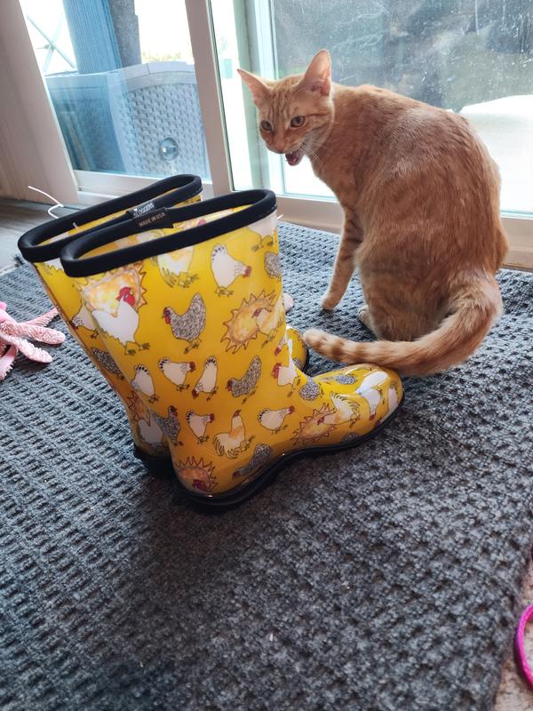 Mid bath, Piña turned around to say, "hey, they really are the best."