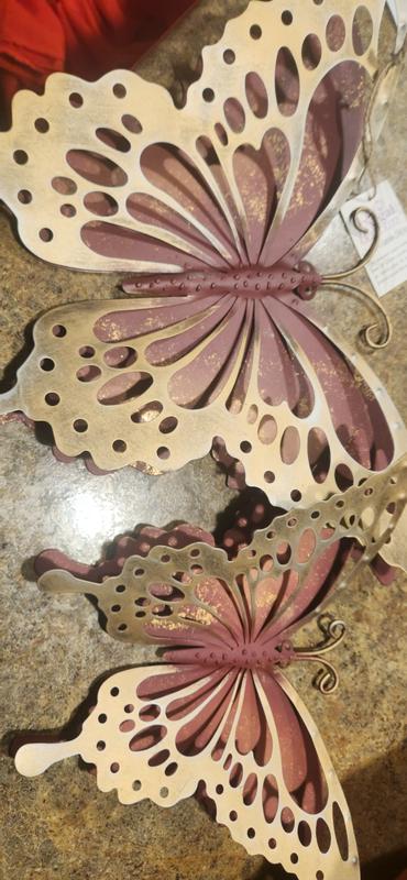 A flat rust brown or burgundy color. I do have to say that they are the size as stated in the description.