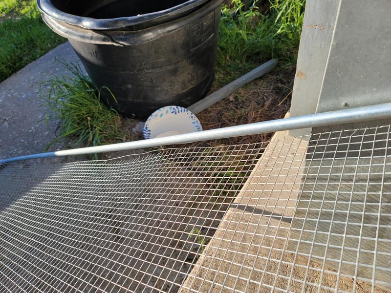 Outer wire was not connected making it too narrow for the fram.