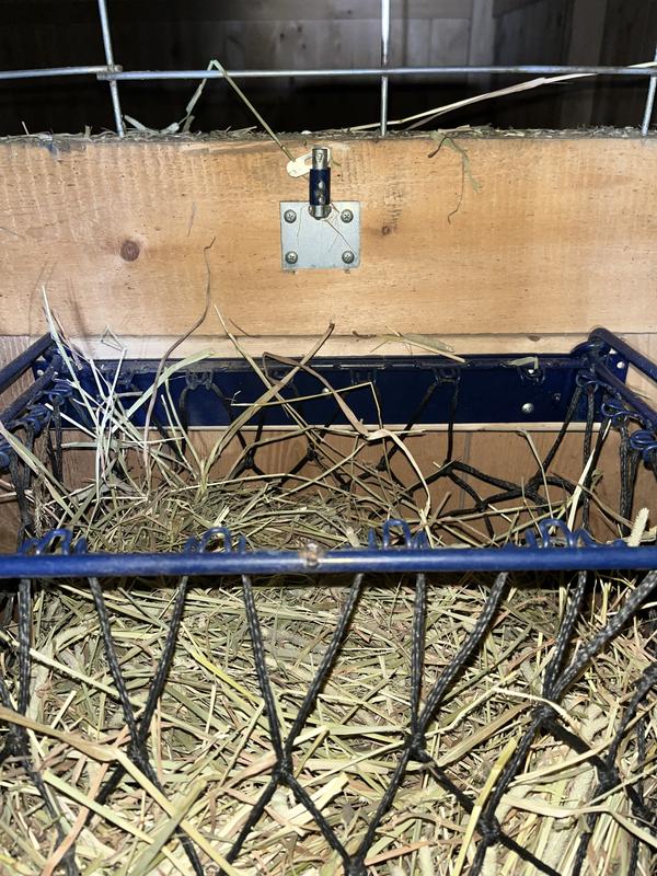 Blue locking slot broke off at weld.