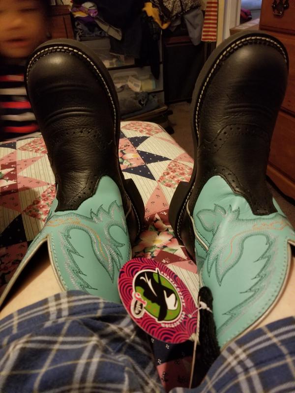 Lovin my new boots right outta the box!!