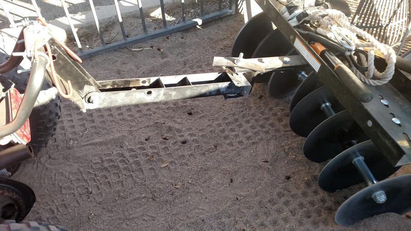 Solid bar connector keeps disc lined up with no bouncing, swivels for nice tight turns.