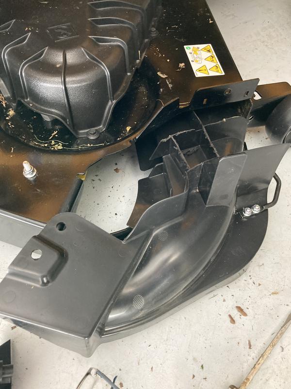 New upturned deck rim blocks mulching plug