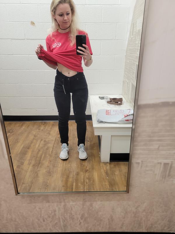 I wear a size 2 in old navy jeans and ordered a size 2 in these. Fit perfect.