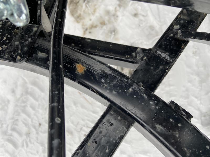 Metal on metal = scratch = rust