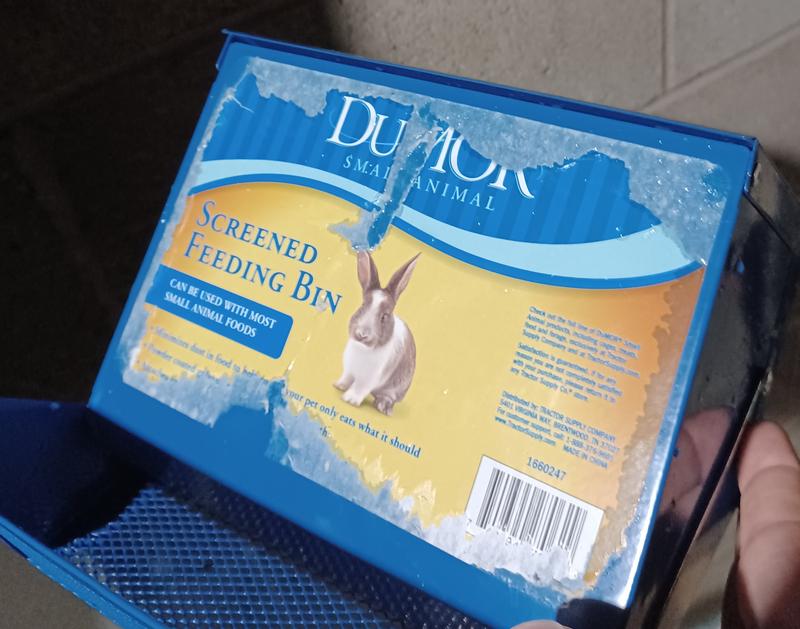 Looks like garbage.  Either you keep the huge, ugly label on it or this is what you get.