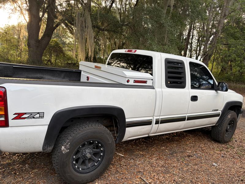 White box looks great on the white truck