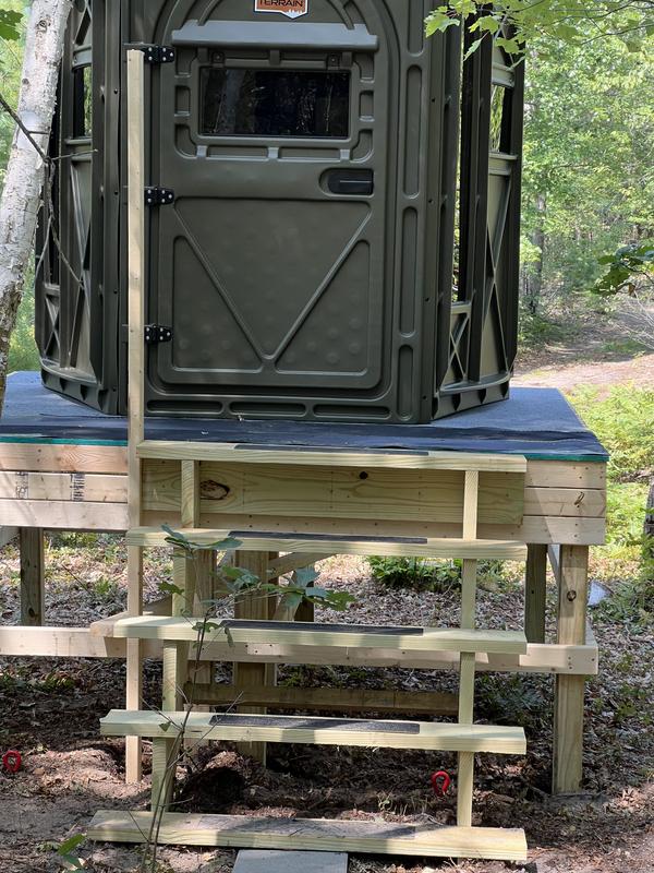 Blind sits on 8’x8’ platform allowing 2’ area upon which stand outside the blind.