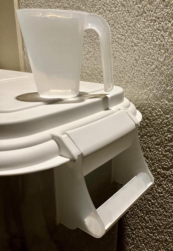 pull handle and cup