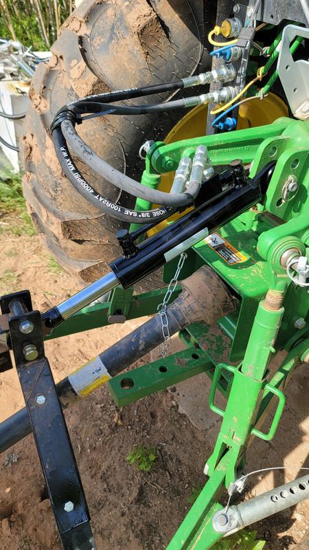AMA USA Category 1 Hydraulic Top Link, 18-1/8 - 26-3/8 in as installed on JD 4066R