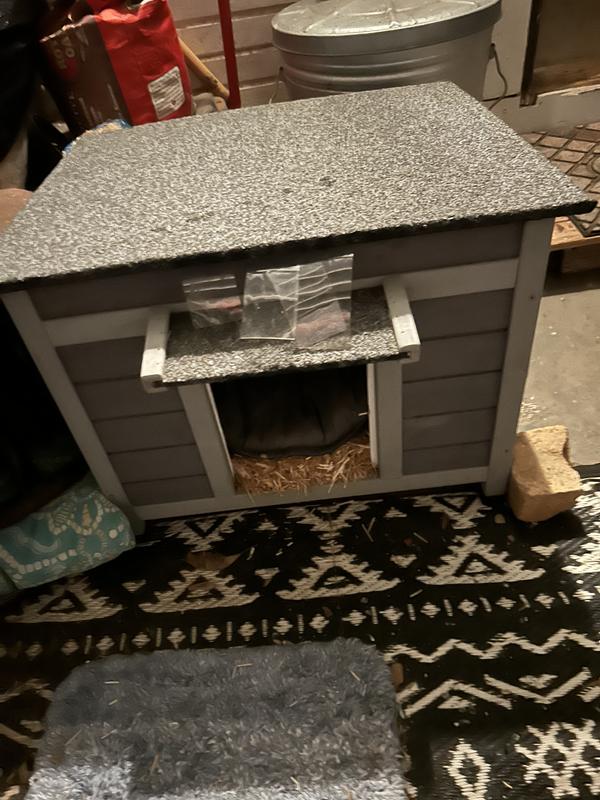 First two pics are the small cat house. I cut an insulation board to fit around the inside walls for extra warmth. The second picture is the first house I bought a month ago. I love them both. So do the cats. 🐈‍⬛
