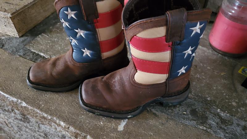 Toddler size. Boots in pic have been worn everyday for 2 weeks. great shape and quality. Dont seem to be slippery.