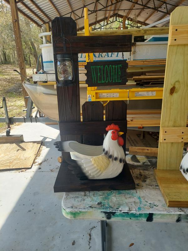 Garden lamp with chicken