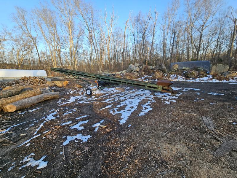 Firewood conveyor