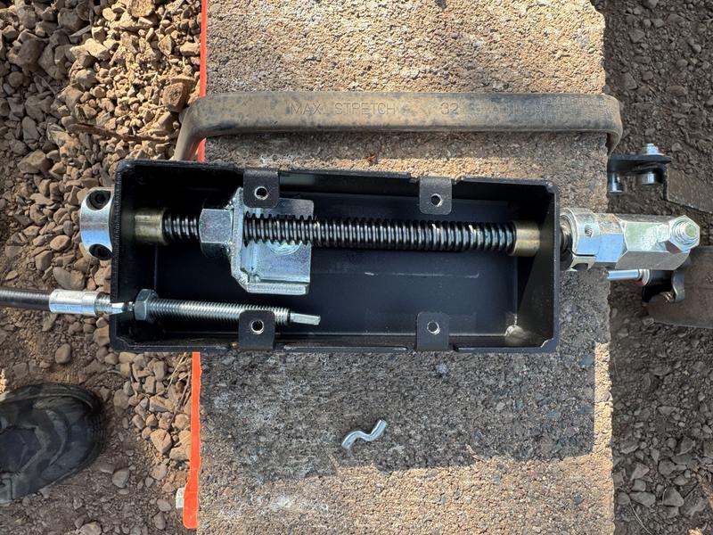 Snapped, cheap cable connection 1