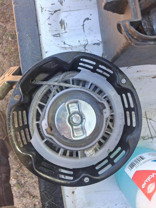 Zoom in to seek broken plastic!