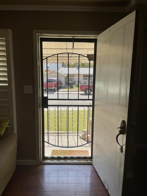 I bought this screen door for my friend and she loves it. 🩷