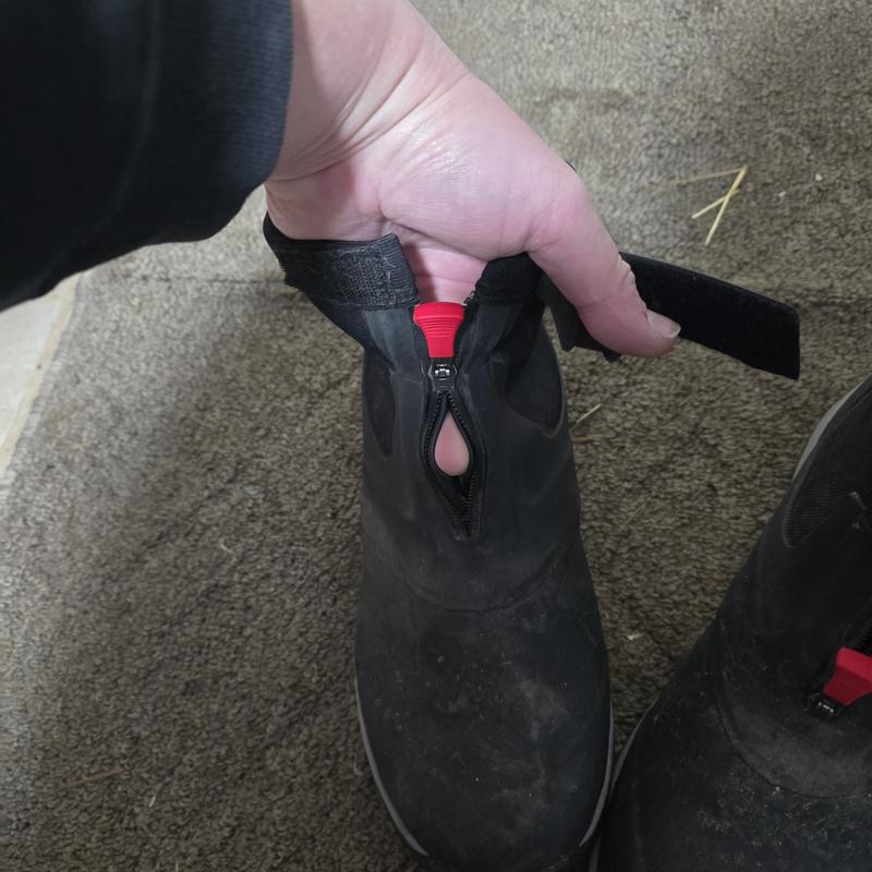 Broken Zipper after 6 times wearing them!