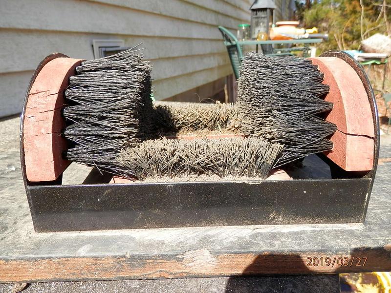 Cracks in side brushes