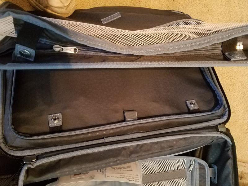 Hard to distinguish, but it has snaps and a zipper for same compartment