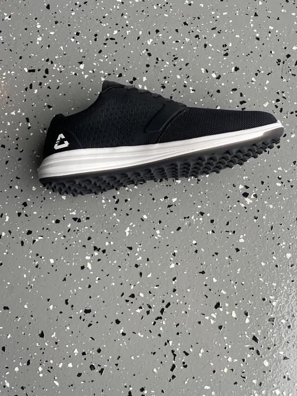 THE MONEYMAKER SPIKELESS GOLF SHOE | TravisMathew