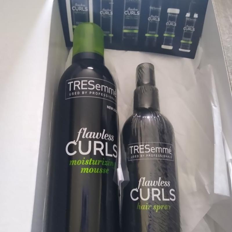 TRESemmé for 24H touchable definition Flawless Curls Hair Mousse