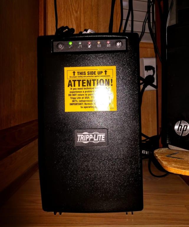 Tripp Lite UPS 1000VA 700W Battery Back Up Tower Isolation