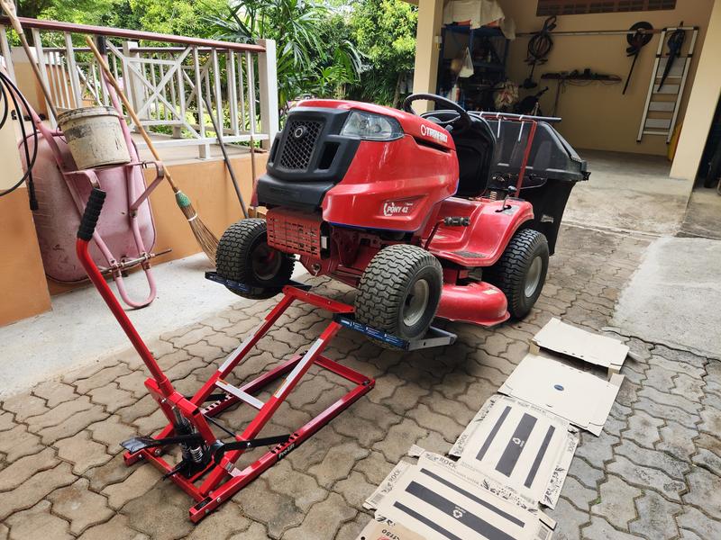 The bagger lid support works very well.